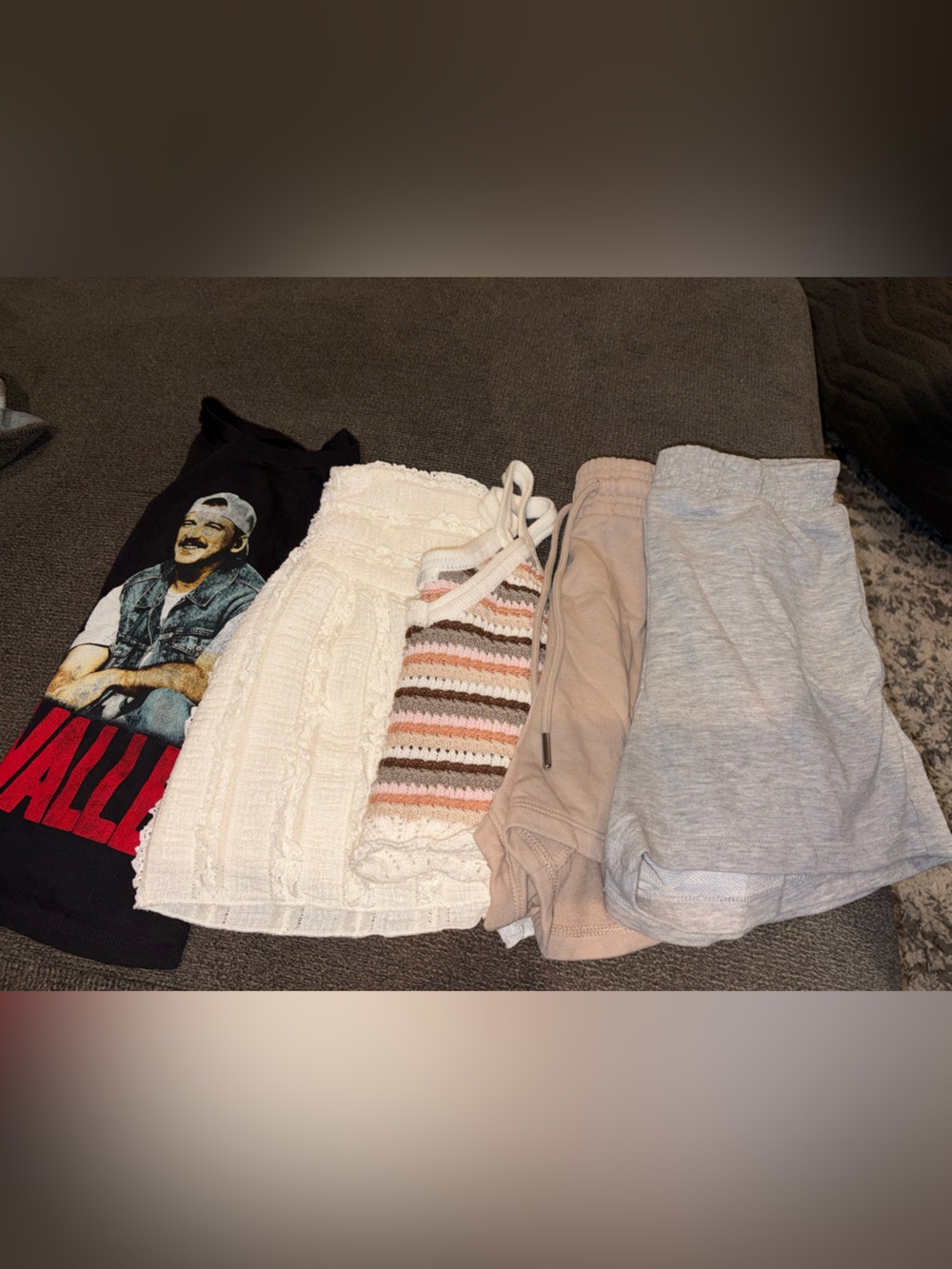 🛍️LOT: 5 Item Bundle of Juniors Tops & Shorts SZ SMALL